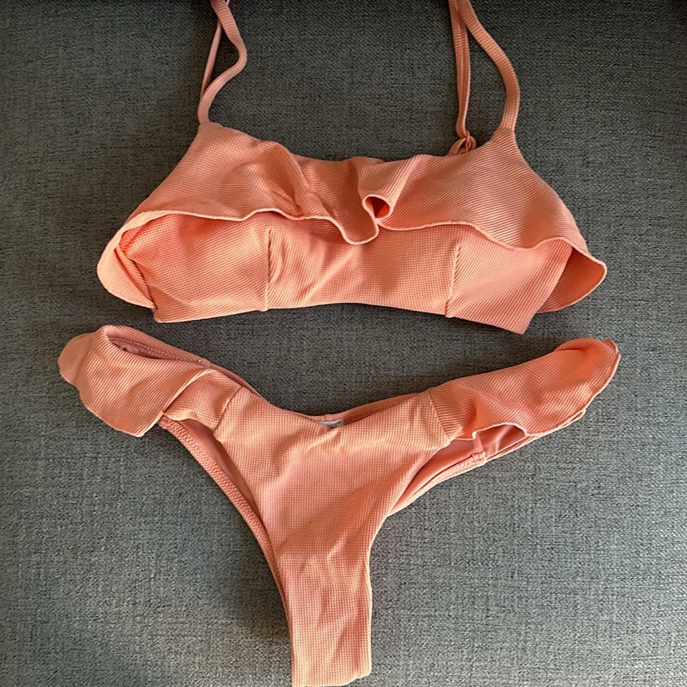 Ruffle cheeky Bikini